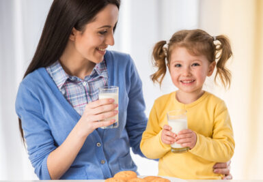 Le leche aporta con diversos nutrientes, ideales para el crecimiento de los niños. Foto: Shutterstock