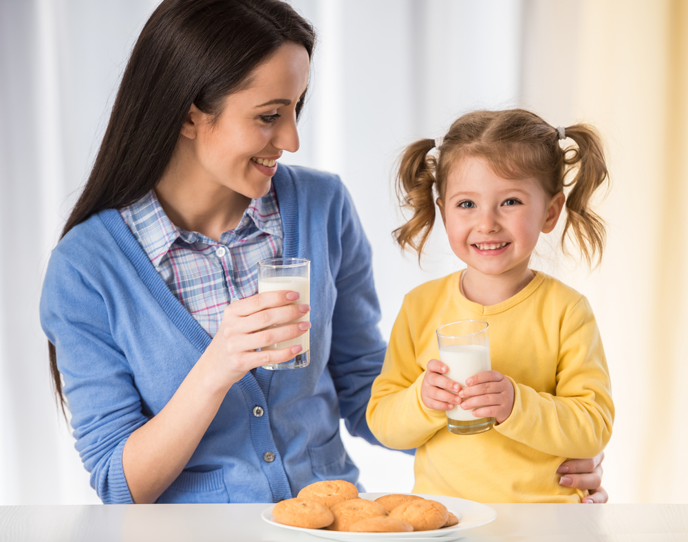 Le leche aporta con diversos nutrientes, ideales para el crecimiento de los niños. Foto: Shutterstock