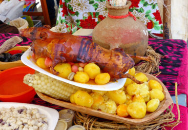 Cuy asado, una de las comidas típicas de la zona andina en Ecuador. Foto: Shutterstock