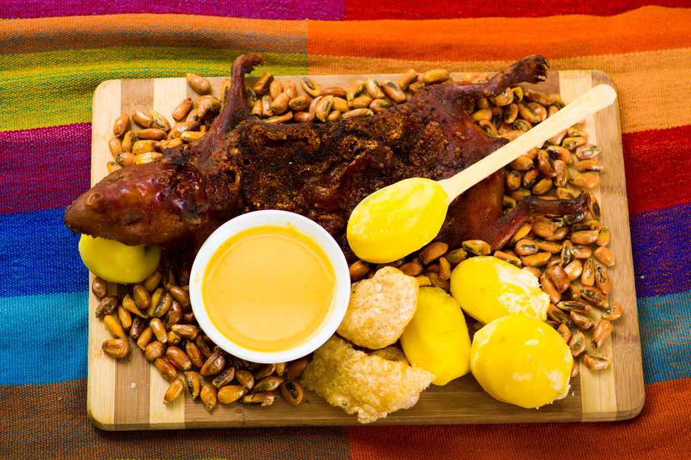 Cuy asado, tradición en Ecuador. Foto: Shutterstock