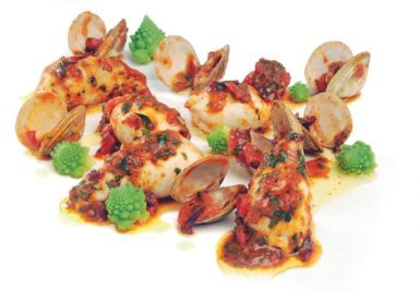 Calamares rellenos con butifarra salsa brava de Almejas y Romanesco